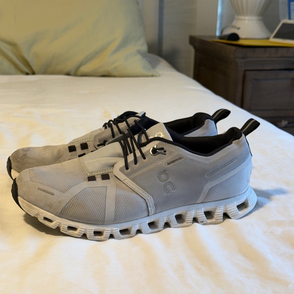 On Running Cloud Women’s Lightweight Grey Running Shoes